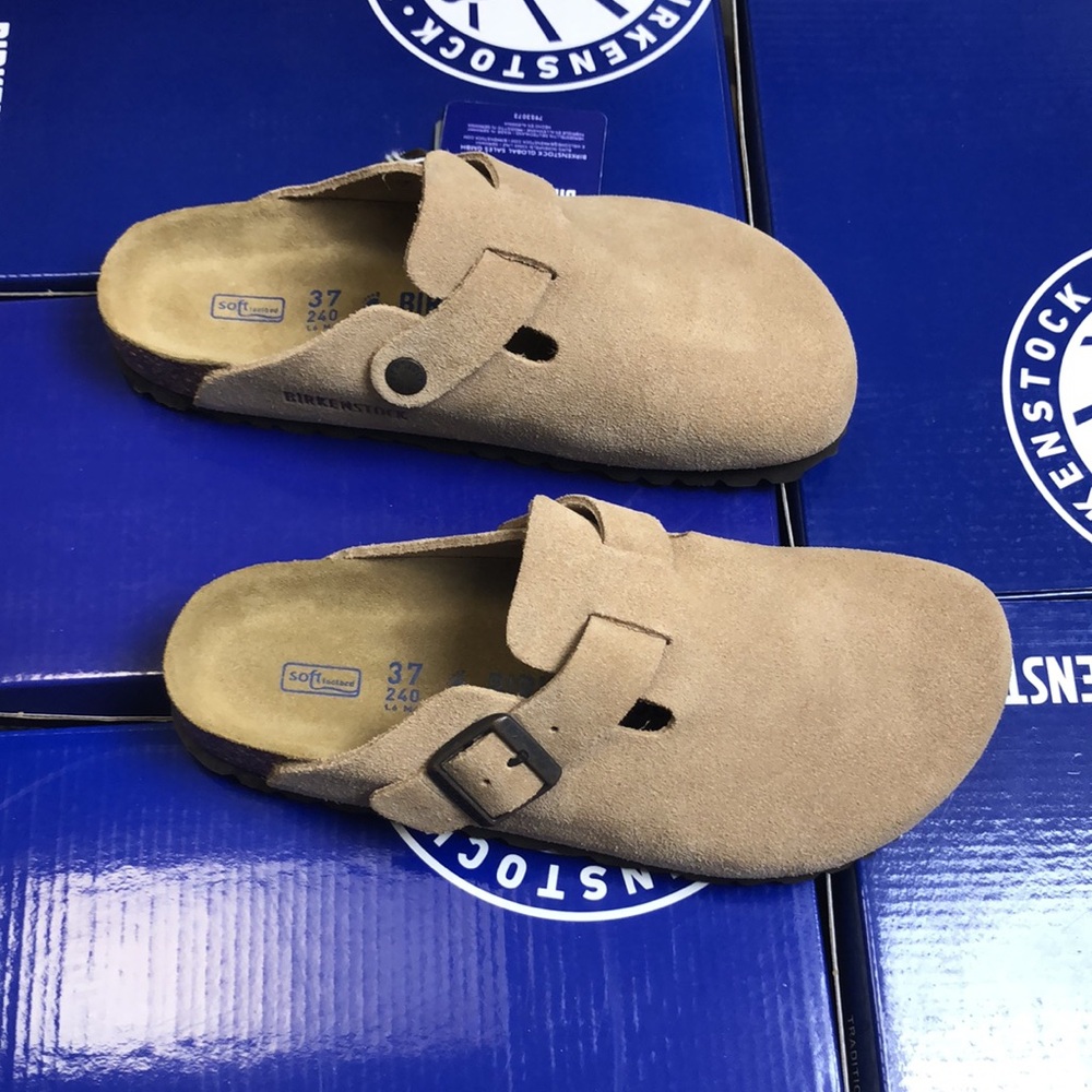 NWT’s Birkenstock Boston Soft Footbed Clog Taupe. Womens